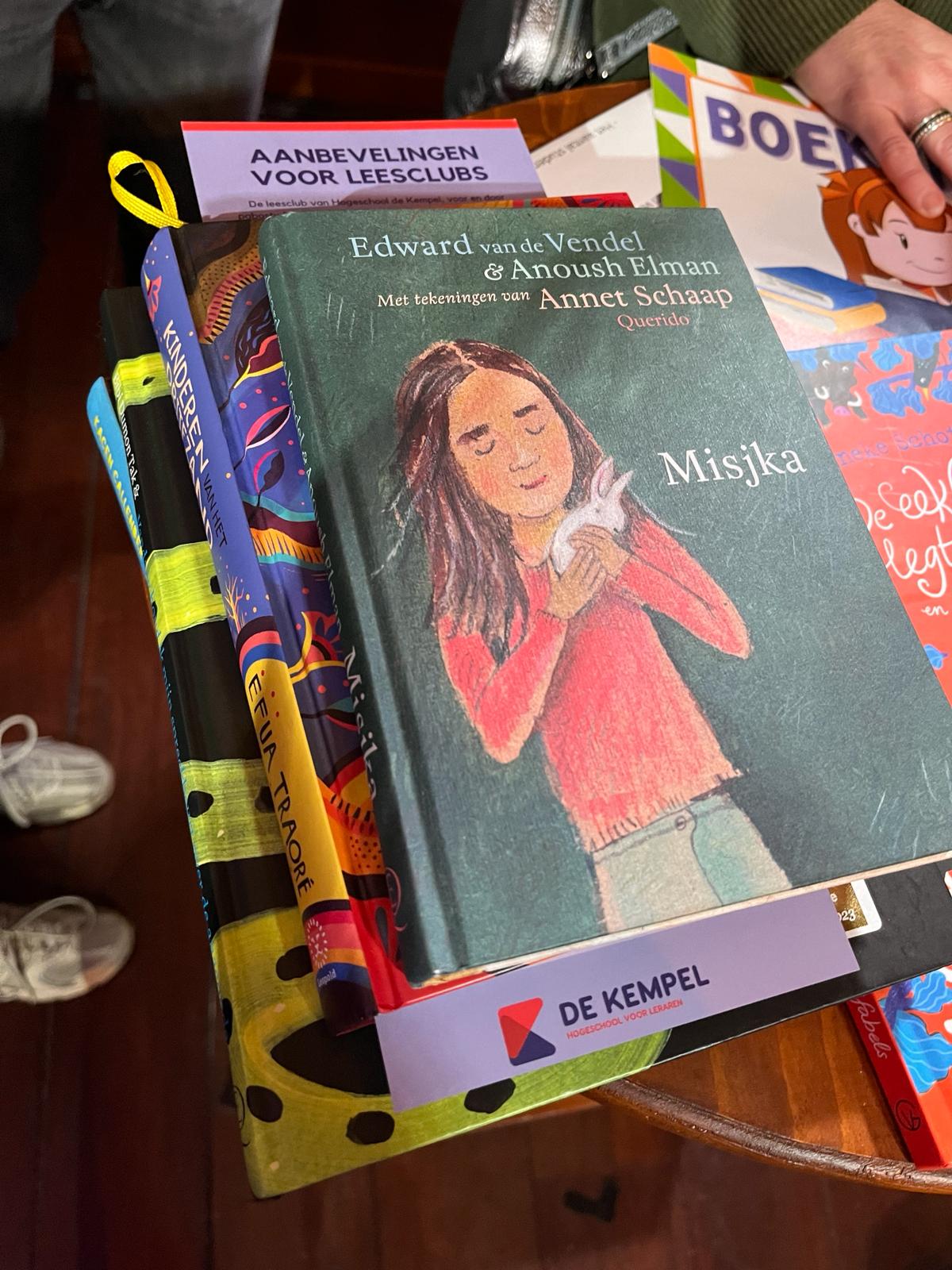 Juf Anne-Riet op televisie